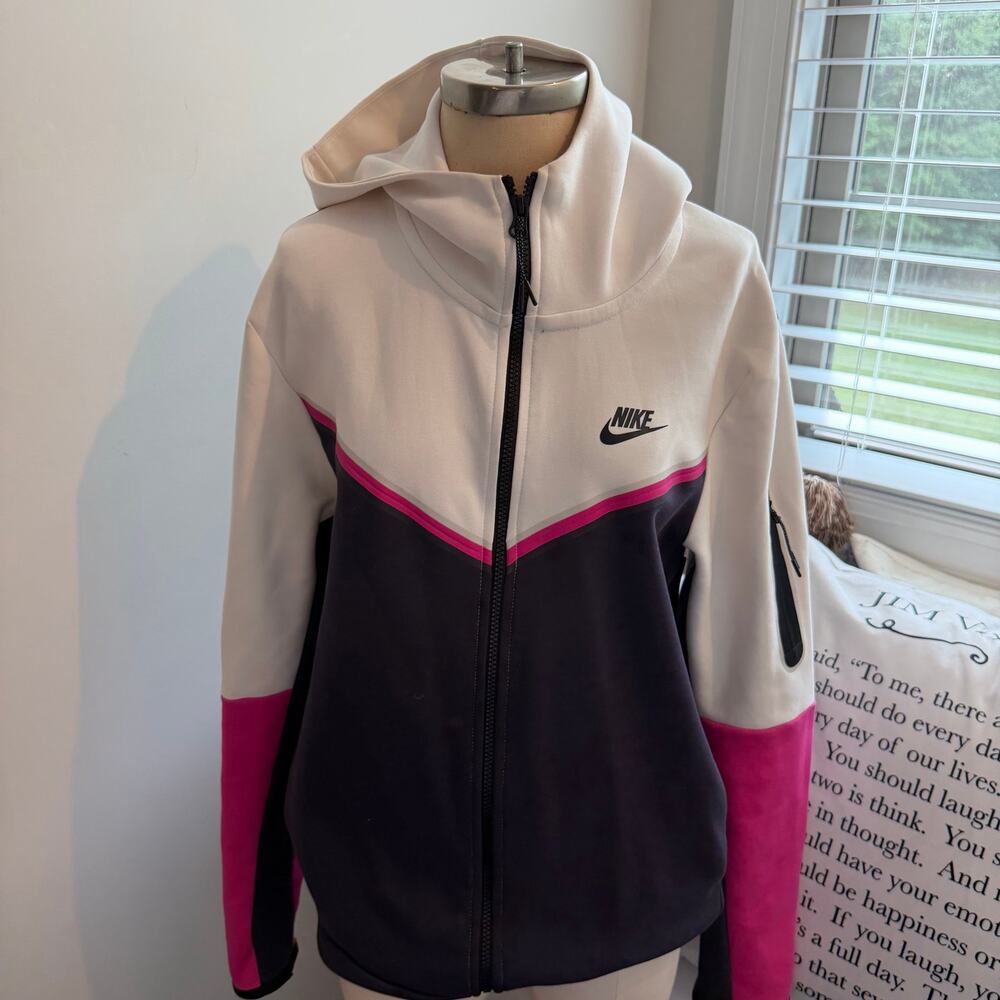 Women's Nike Tech Jacket